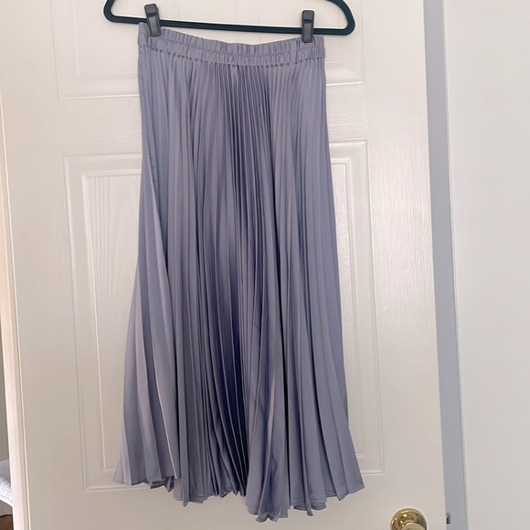 DYNAMITE Purple Pleated Long Skirt - Picture 1 of 3